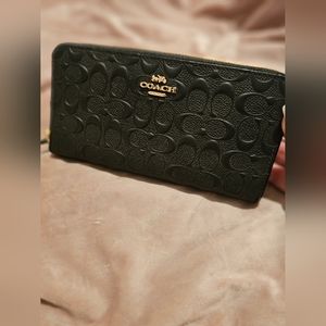 NWT - AUTHENTIC COACH Medium Id Zip Wallet In Signature Leather